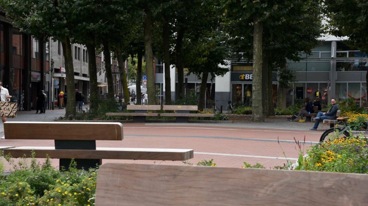 Buitenbank Plane II enkelzits met rugleuning voor de openbare ruimte 8